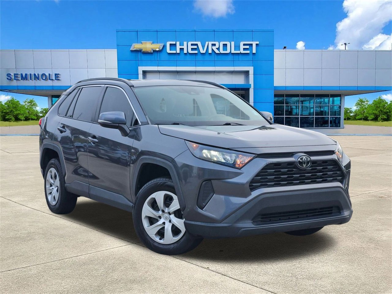 2021 Toyota RAV4 LE's photo