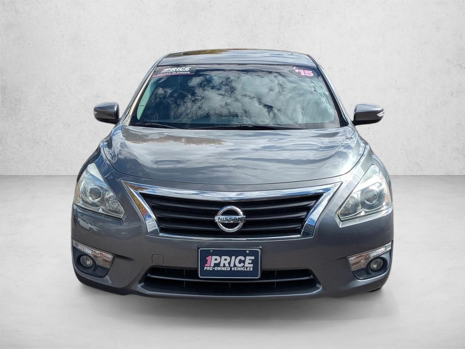 2015 Nissan Altima 2.5 SV photo 2