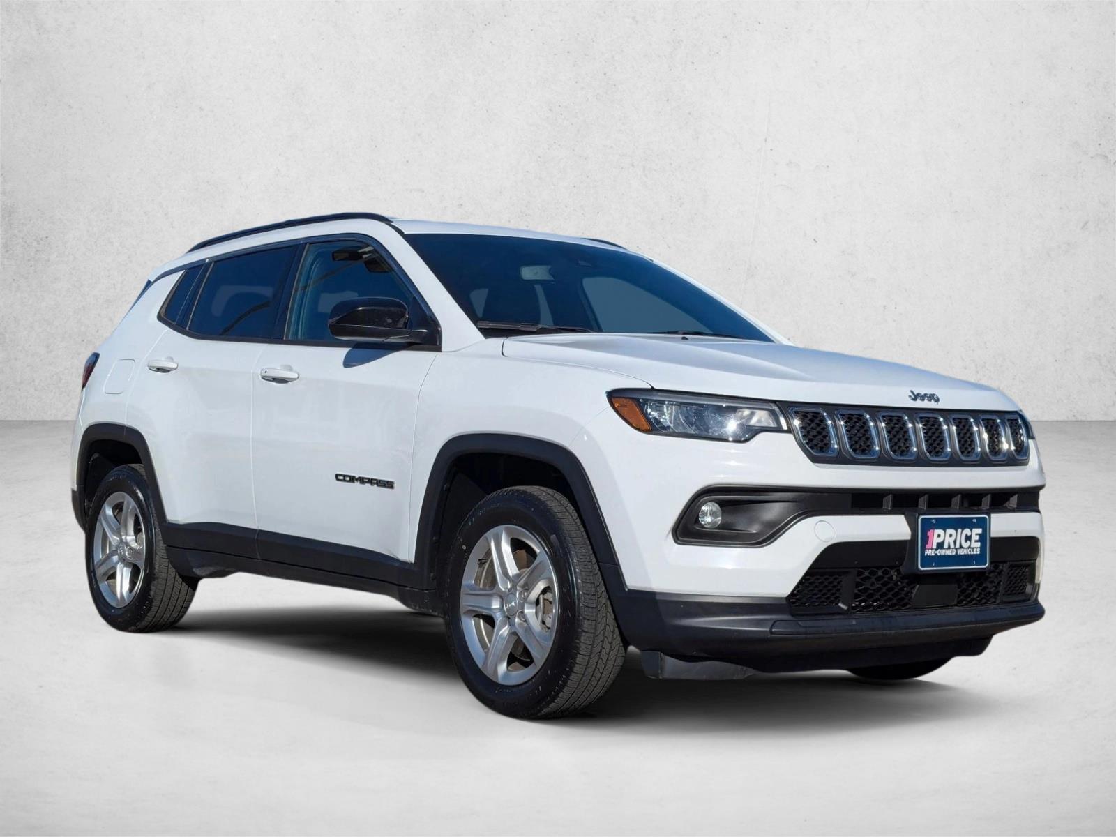 2023 Jeep Compass Latitude photo 3