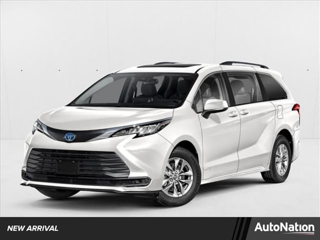 Used 2022 Toyota Sienna LE Mini-van Passenger