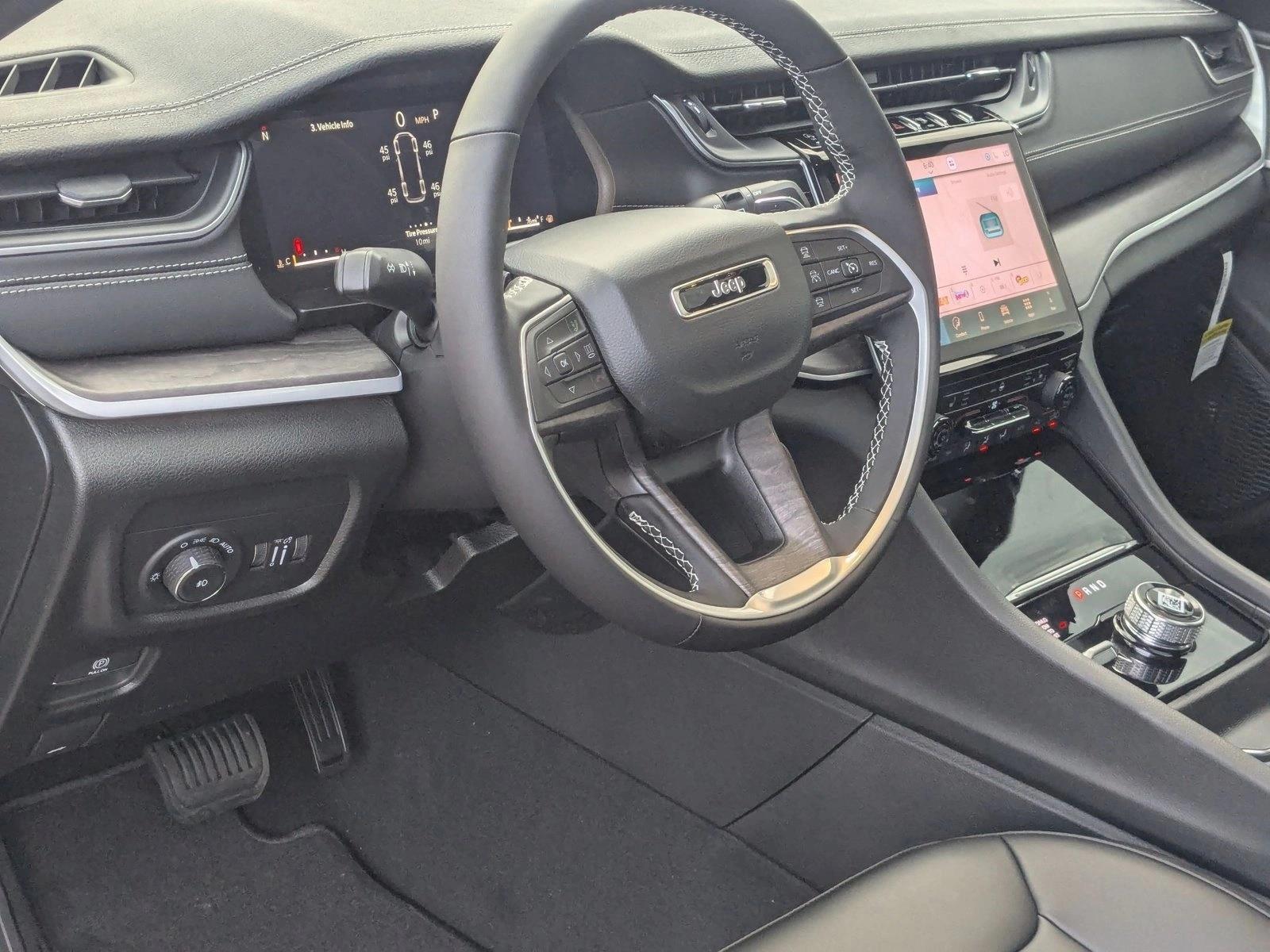 2025 Jeep Grand Cherokee Limited photo 3