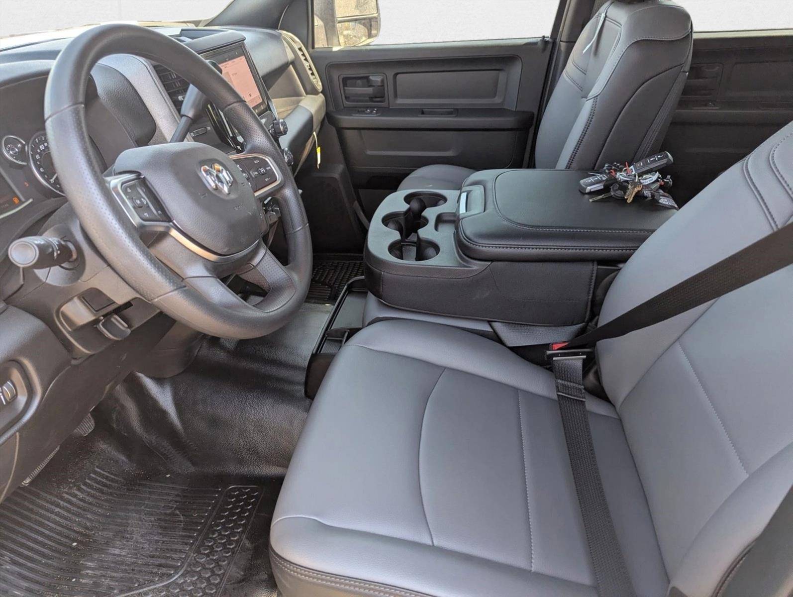 2026 Ram 2500 Tradesman photo 4