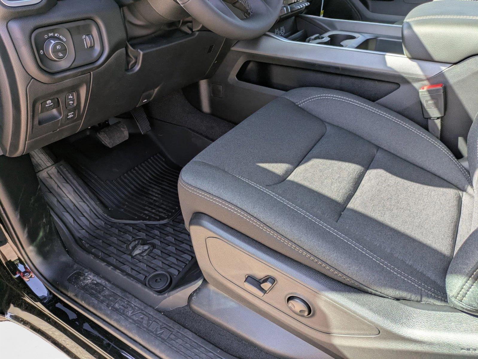 2025 Ram 1500 Big Horn photo 4