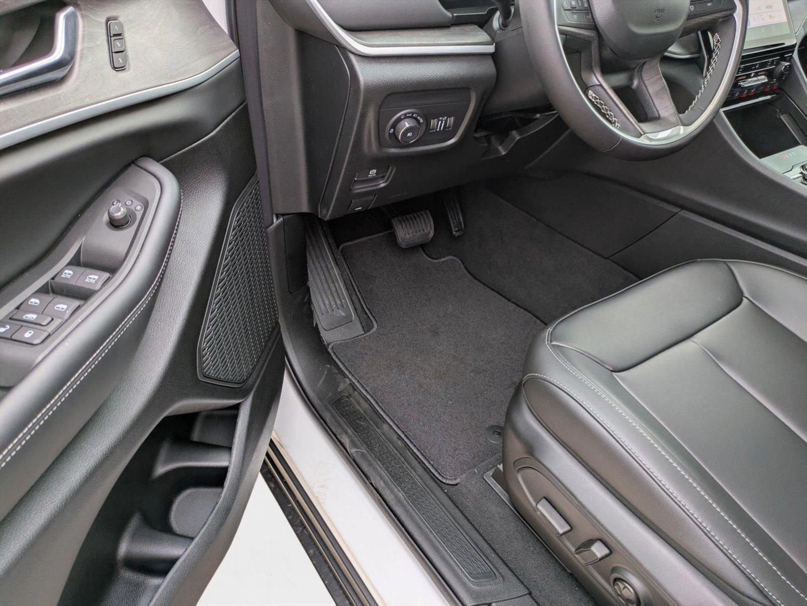 2025 Jeep Grand Cherokee Limited photo 4