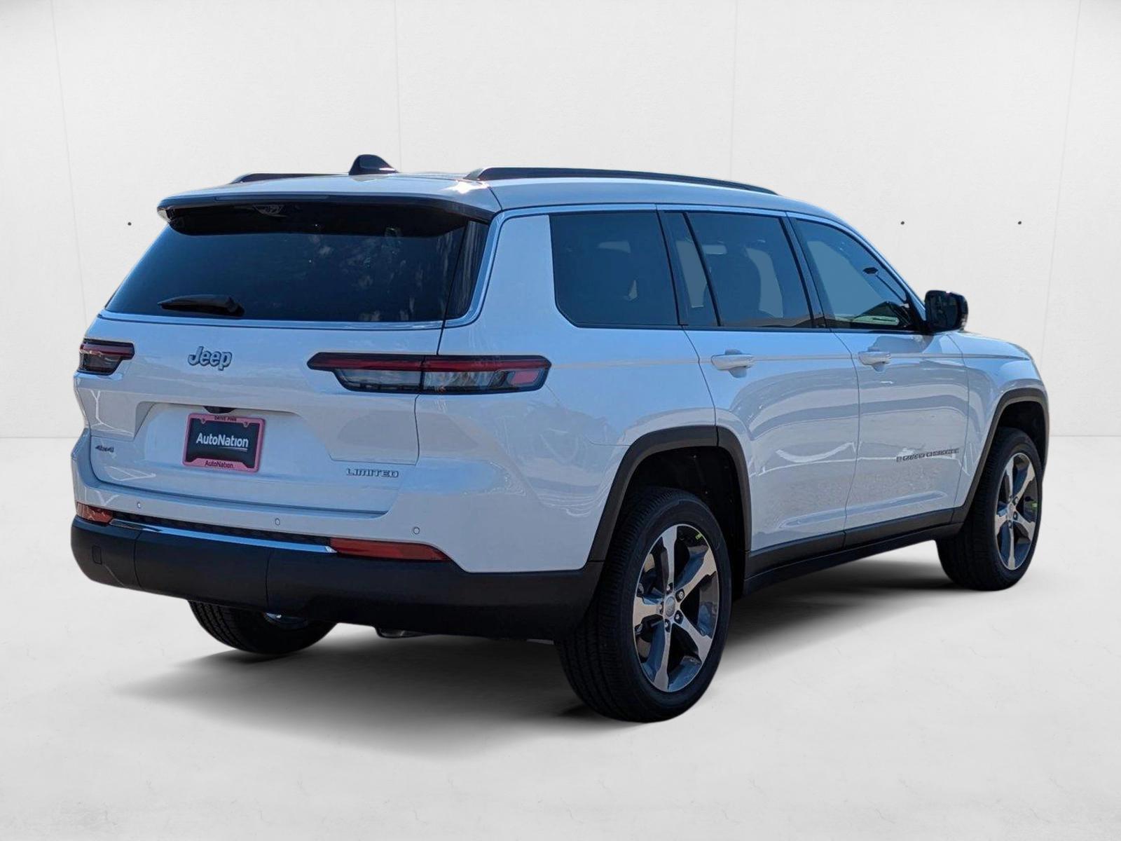 2025 Jeep Grand Cherokee Limited photo 2