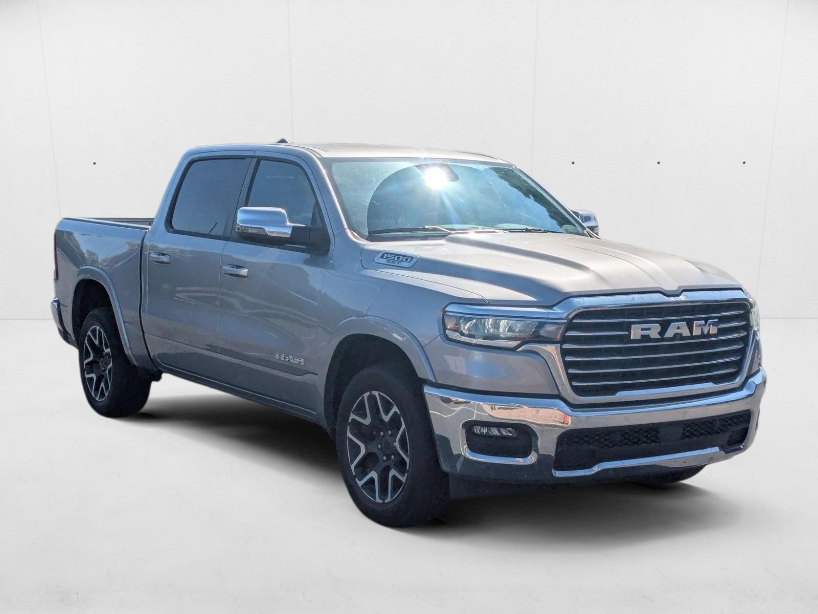 2025 Ram 1500 Laramie photo 3