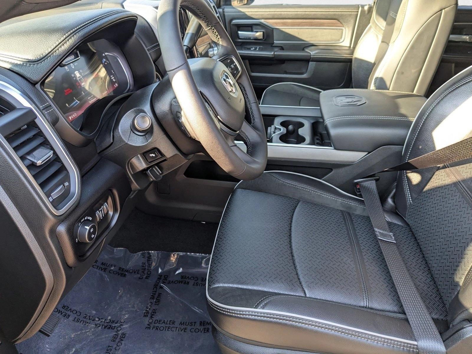 2025 Ram 3500 Laramie photo 4