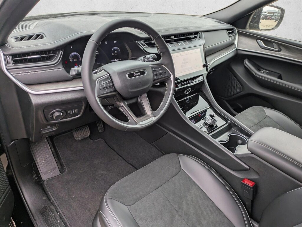 New 2026 Jeep Grand Cherokee Laredo Altitude SUV