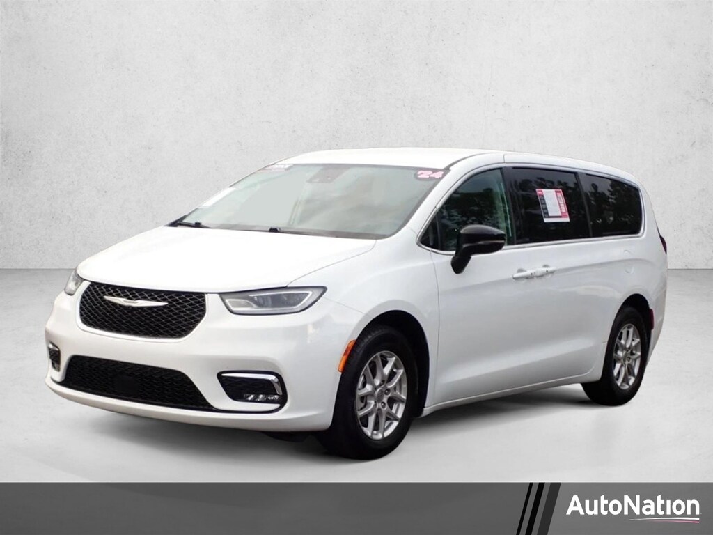 Used 2024 Chrysler Pacifica Touring L Mini-van Passenger