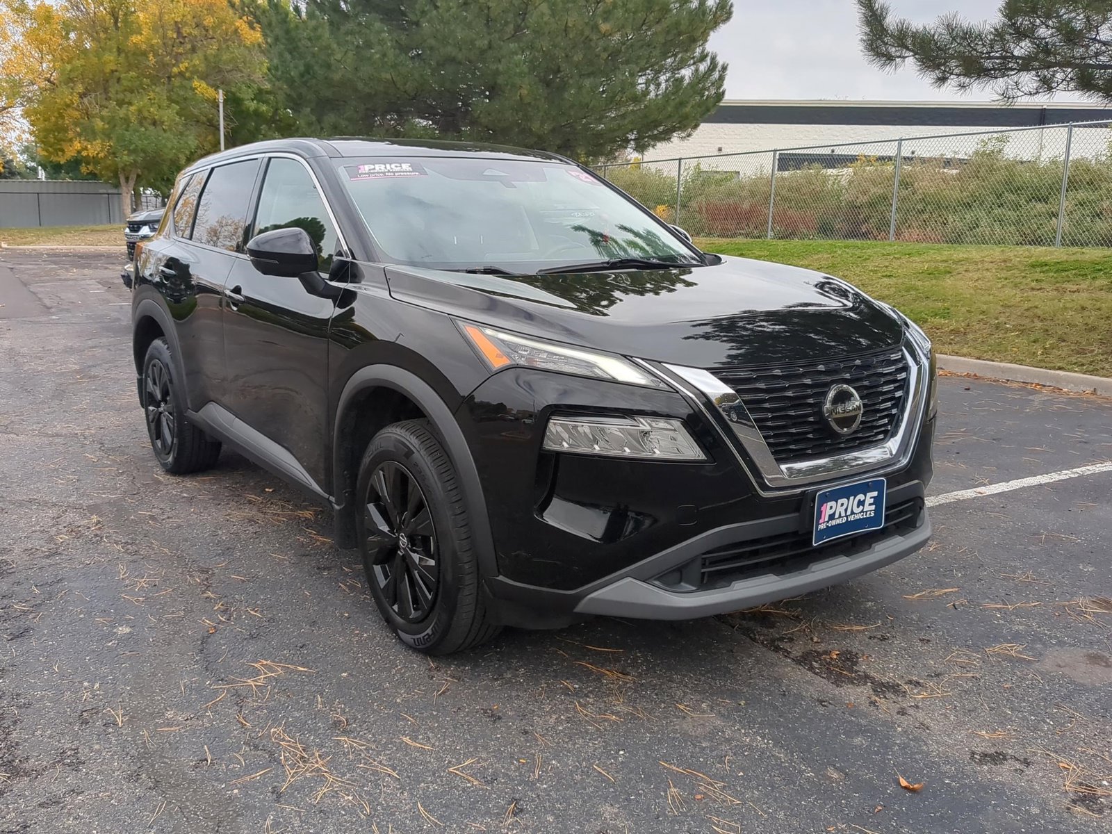 2021 Nissan Rogue SV photo 3