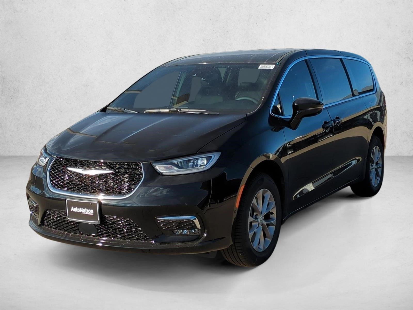 2026 Chrysler Pacifica Select's photo