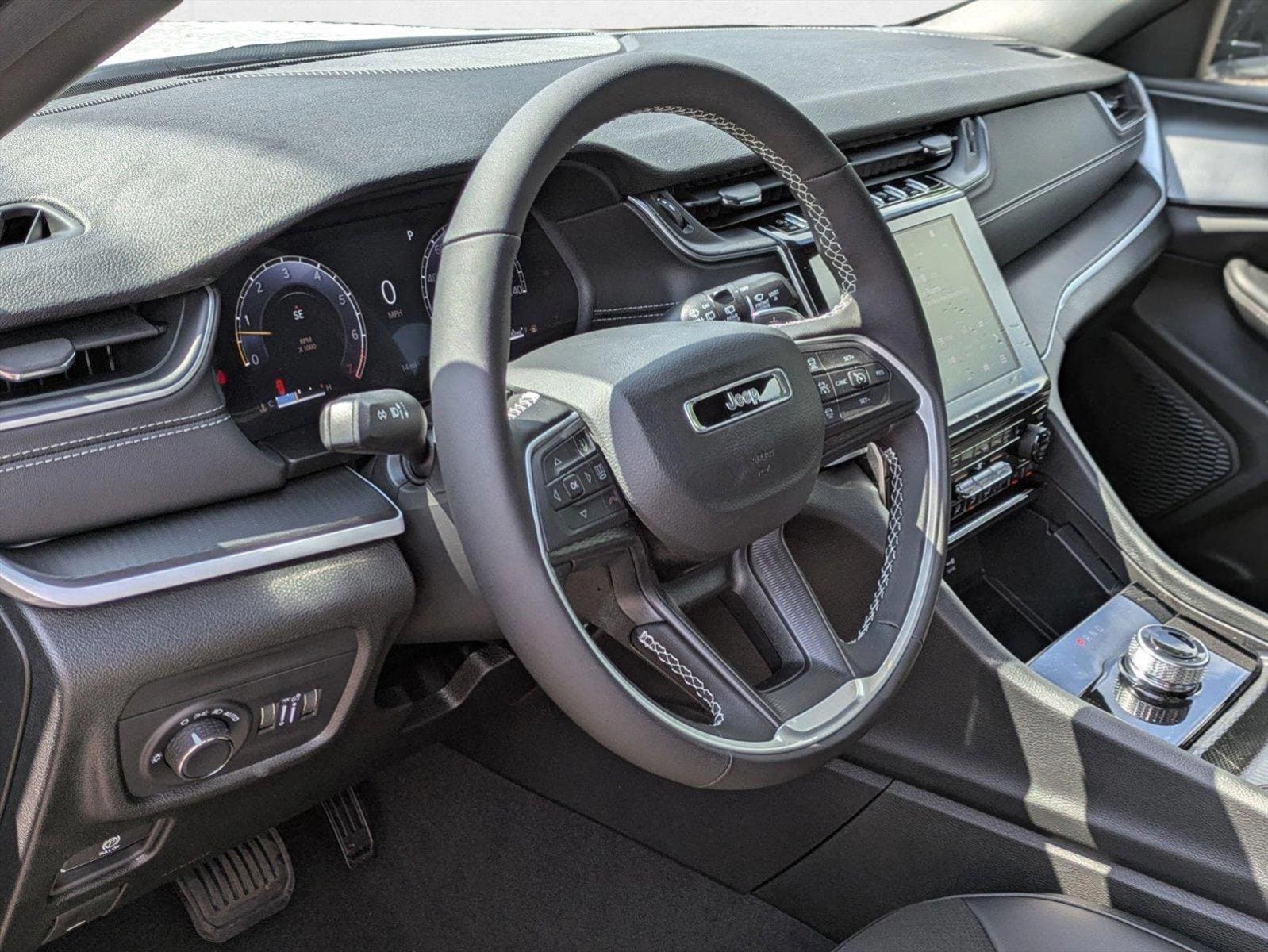 2025 Jeep Grand Cherokee Altitude X photo 3