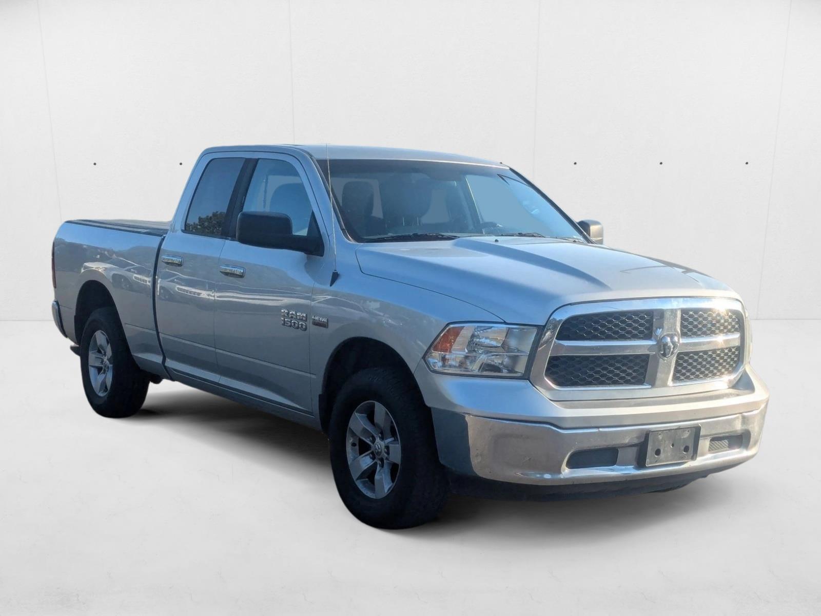 2017 Ram 1500 SLT photo 3