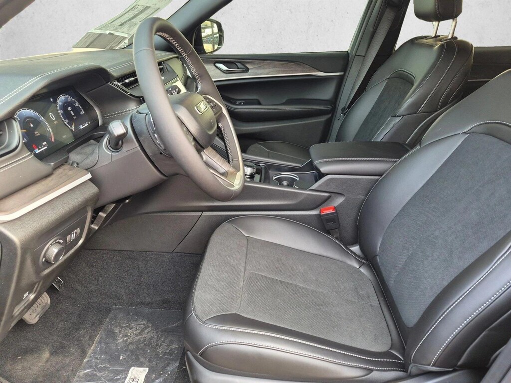 New 2026 Jeep Grand Cherokee Laredo Altitude SUV