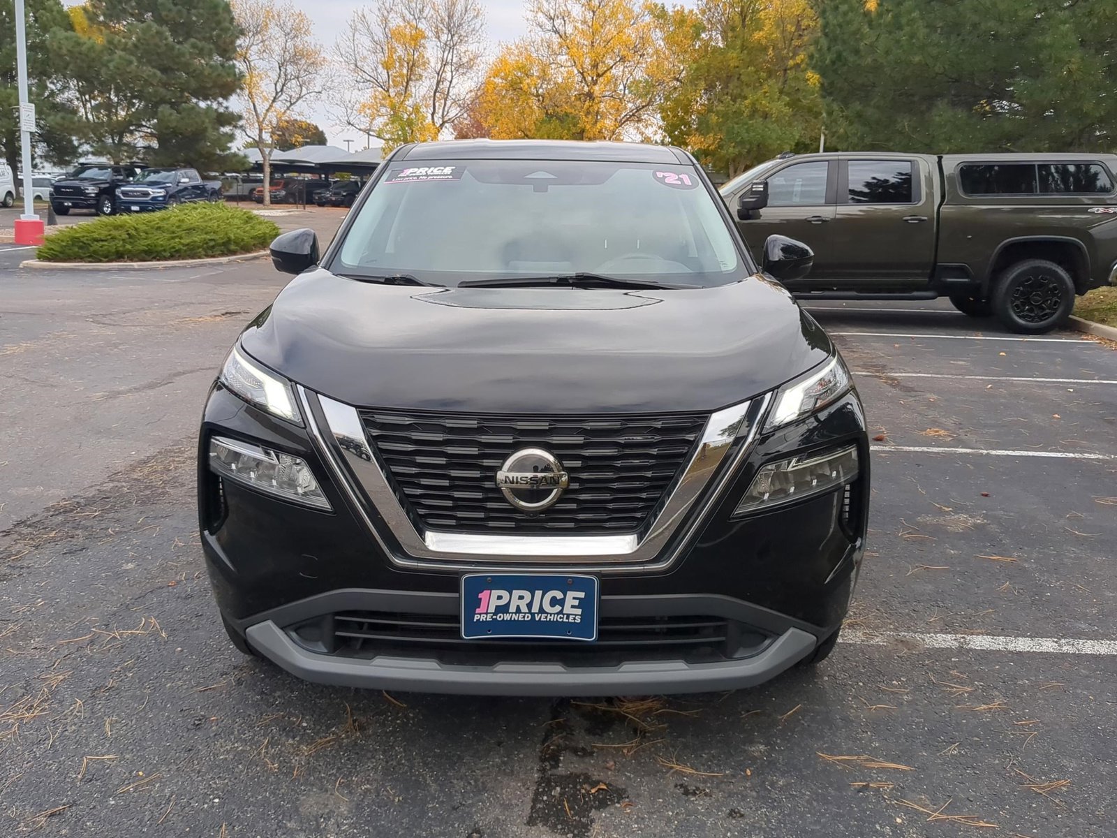 2021 Nissan Rogue SV photo 2