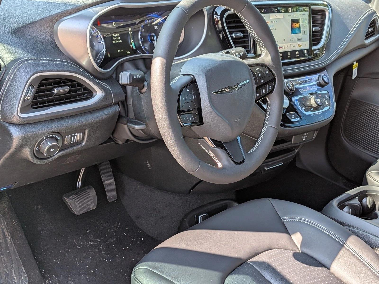 New 2026 Chrysler Pacifica Select Van Passenger Van