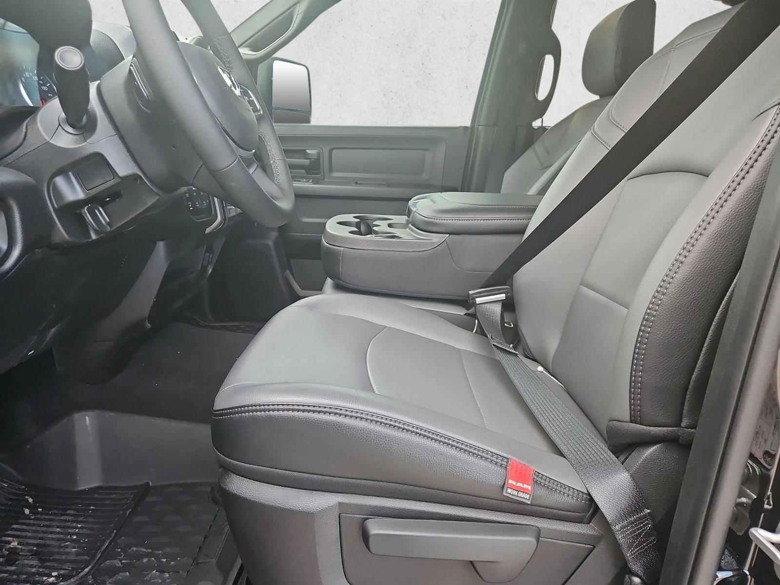 2025 Ram 2500 Tradesman photo 4