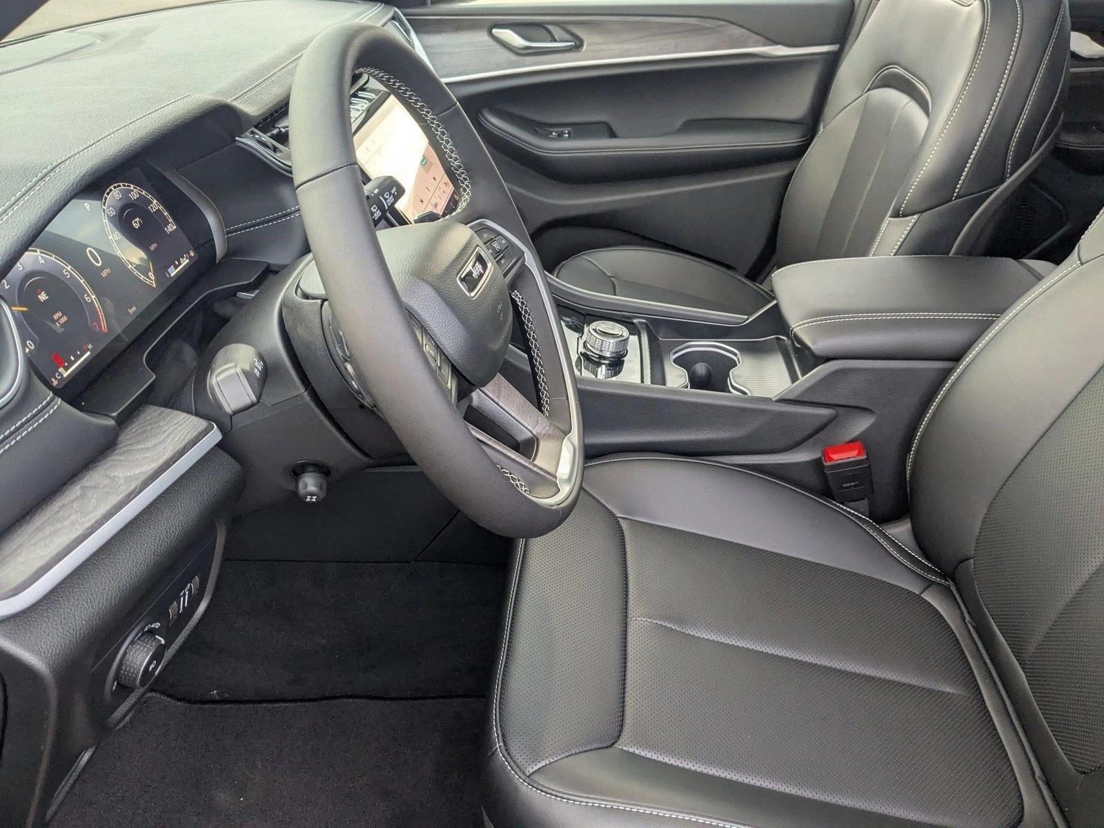 2025 Jeep Grand Cherokee Limited photo 4