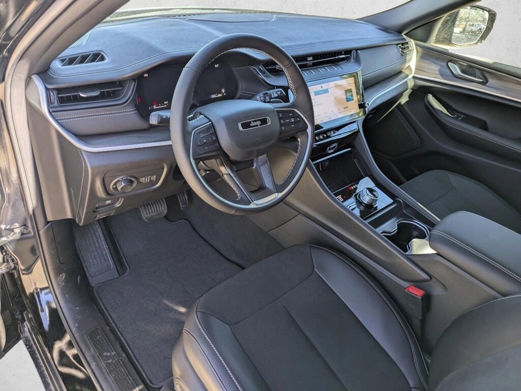 New 2026 Jeep Grand Cherokee Laredo Altitude SUV