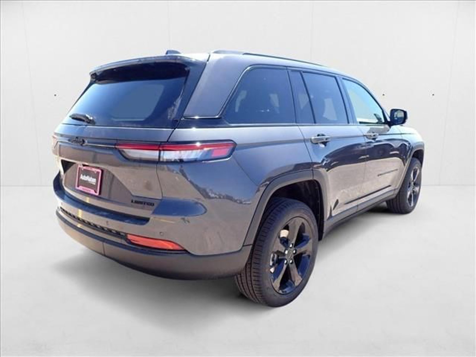 2025 Jeep Grand Cherokee Limited photo 3