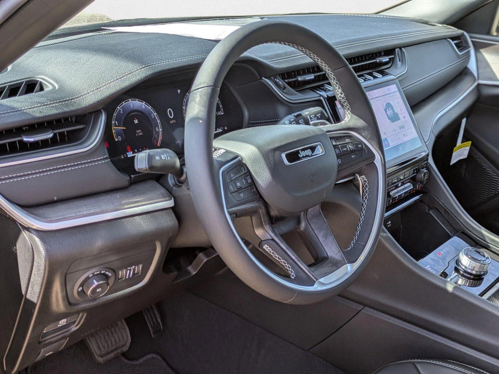 2025 Jeep Grand Cherokee Limited photo 3