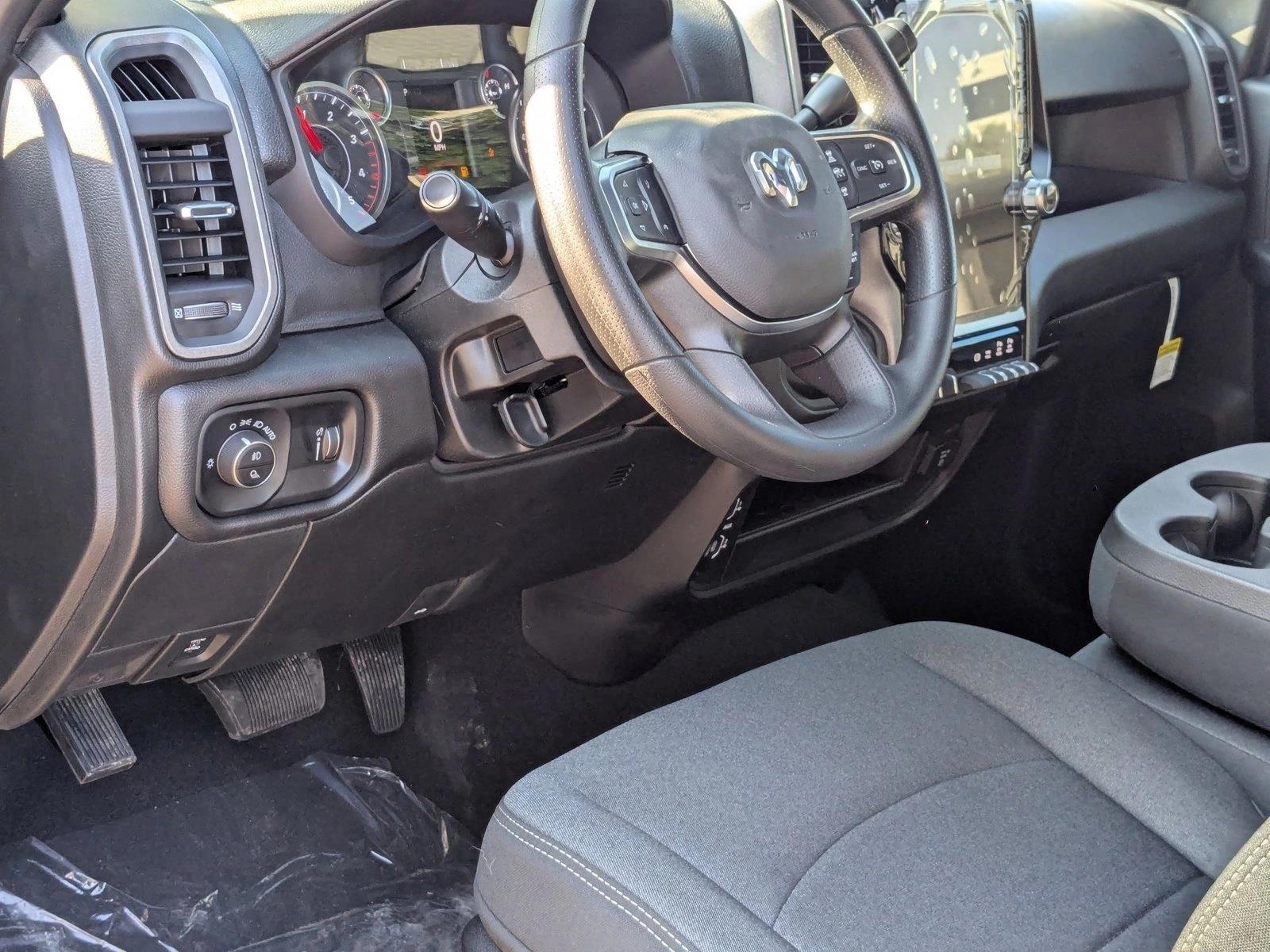 2025 Ram 2500 Tradesman photo 3