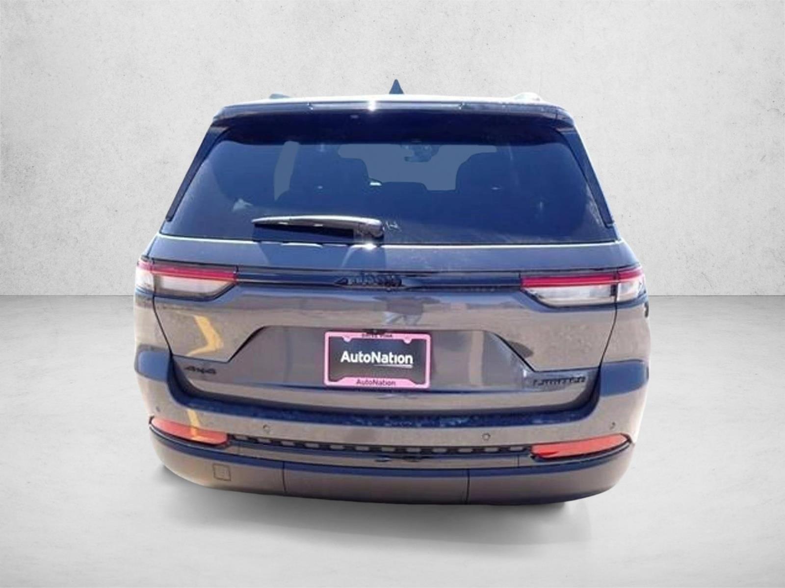 2025 Jeep Grand Cherokee Limited photo 3