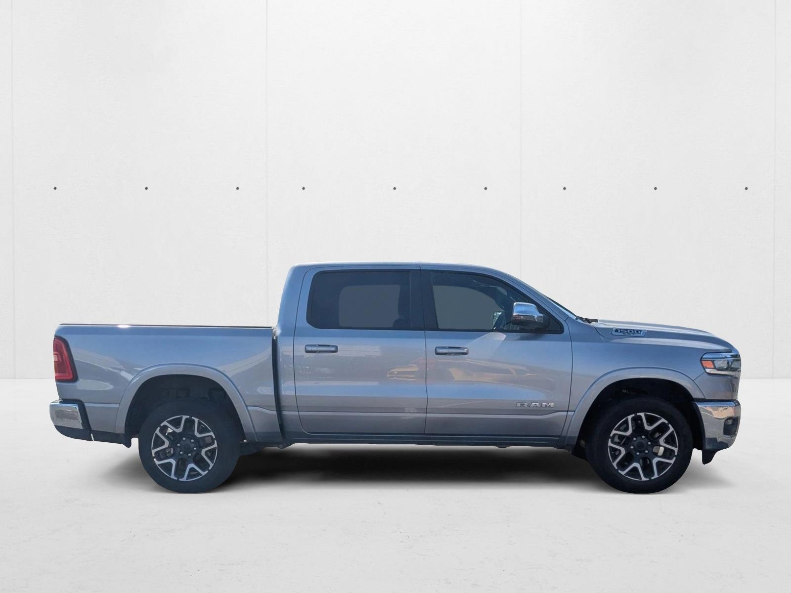2025 Ram 1500 Laramie photo 4