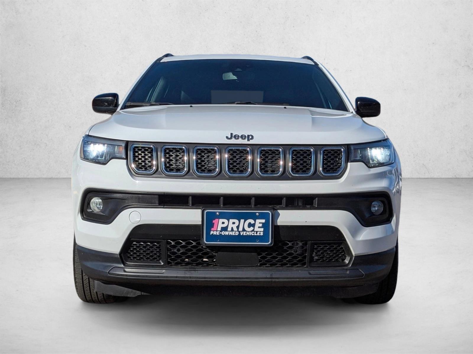 2023 Jeep Compass Latitude photo 2