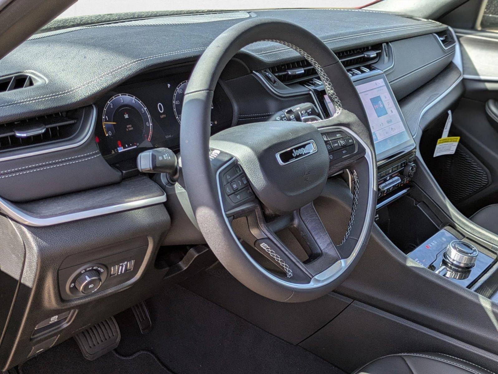 2025 Jeep Grand Cherokee Limited photo 3