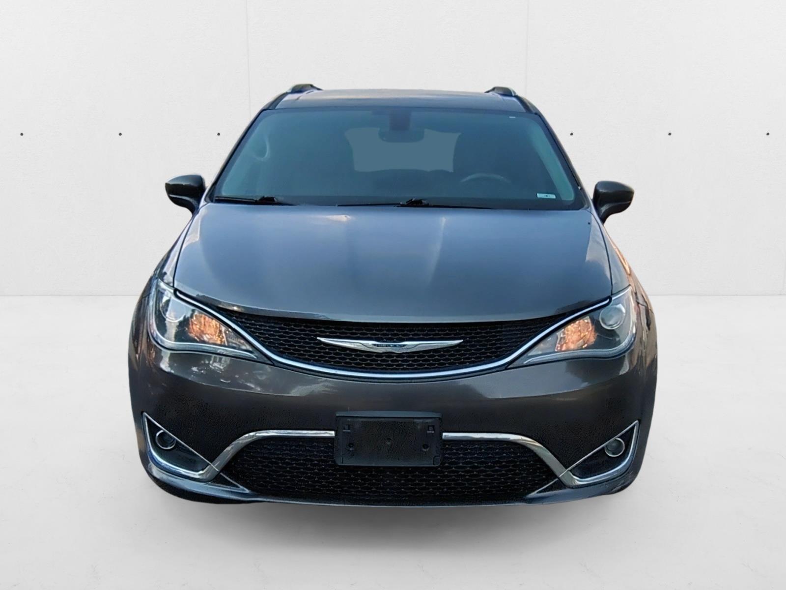 2017 Chrysler Pacifica Touring Plus photo 2