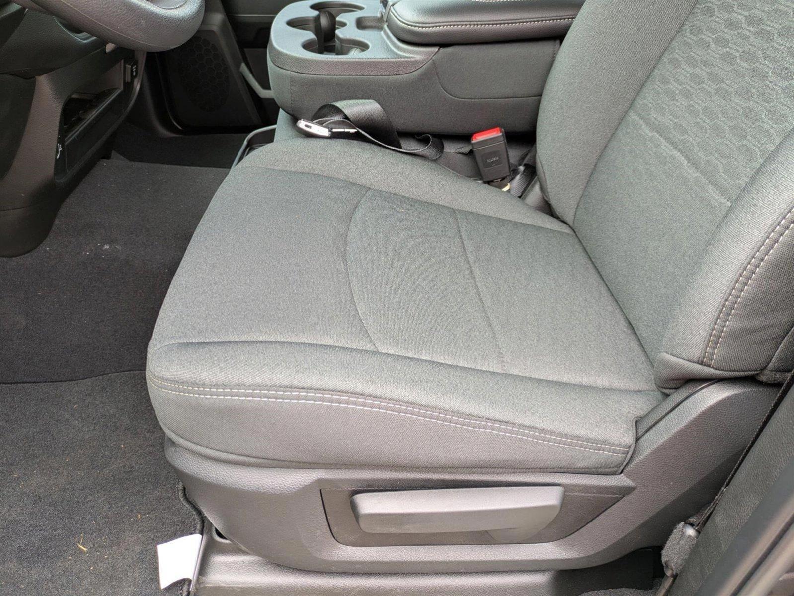 2025 Ram 2500 Tradesman photo 3