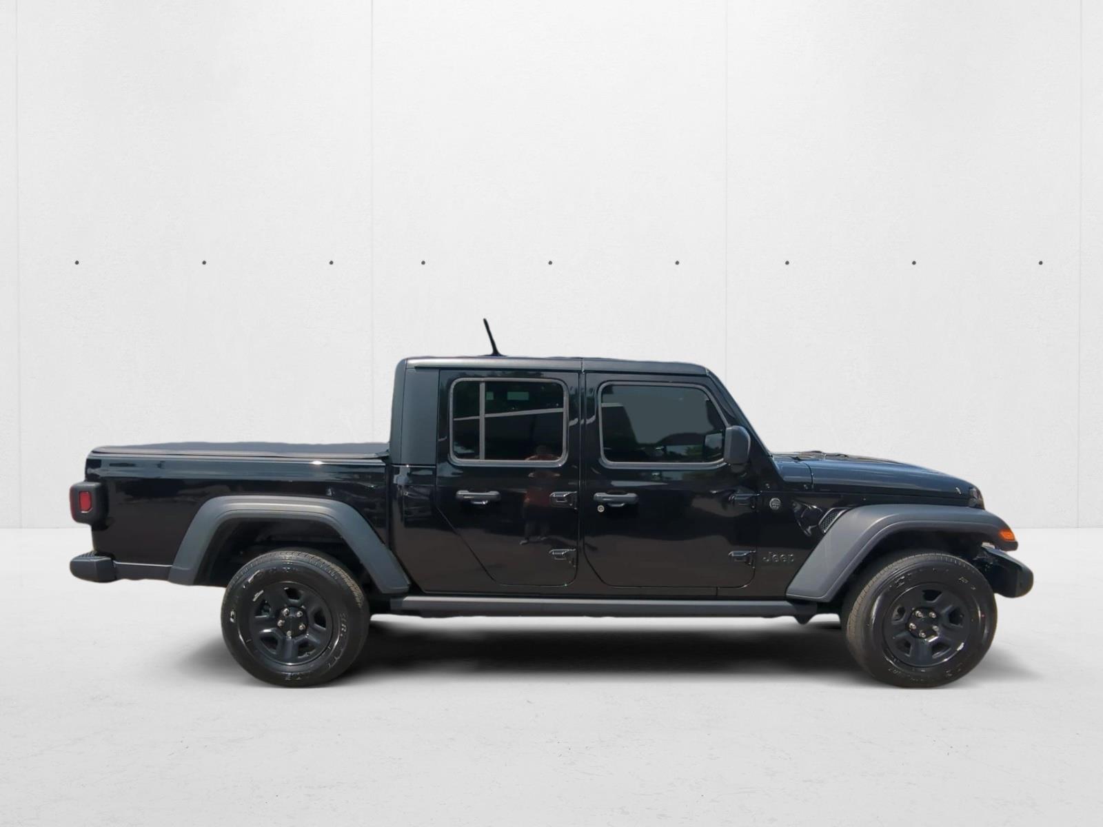 2024 Jeep Gladiator Sport photo 4