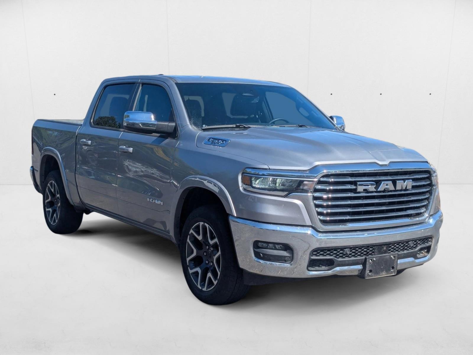2025 Ram 1500 Laramie photo 3