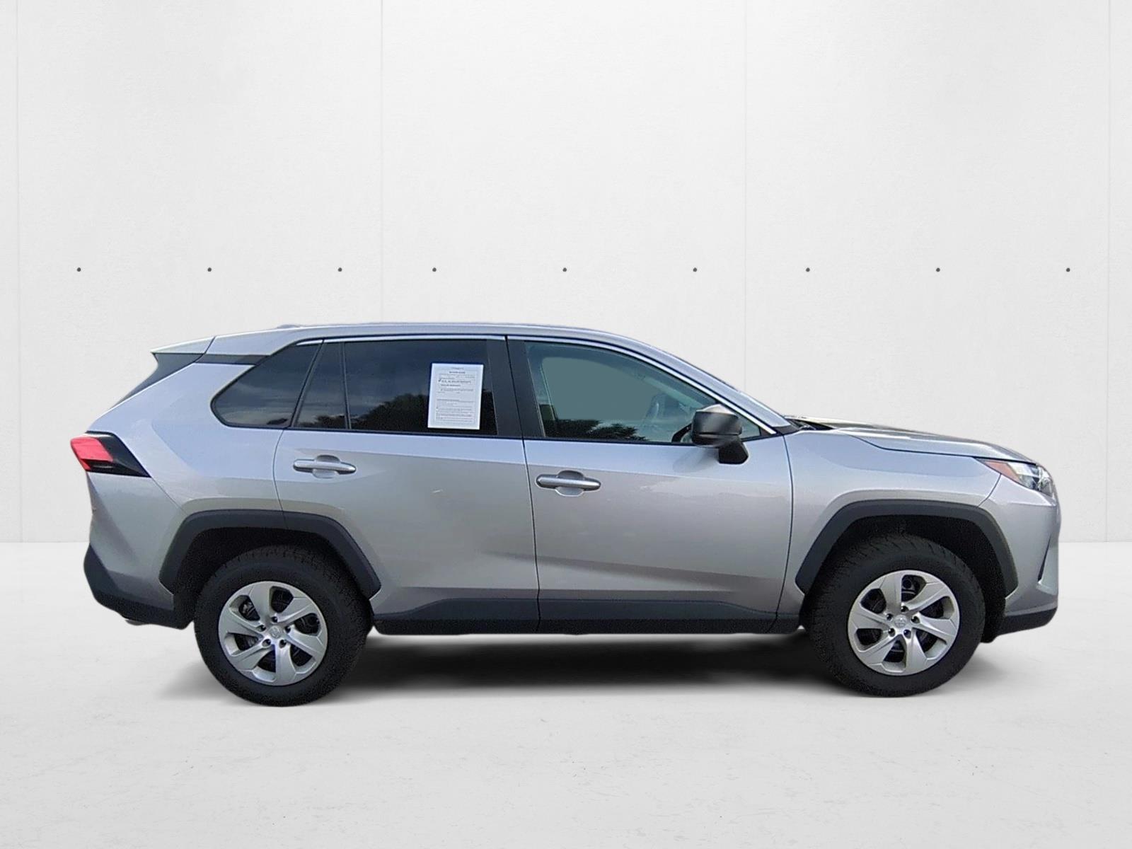 2024 Toyota RAV4 LE photo 4