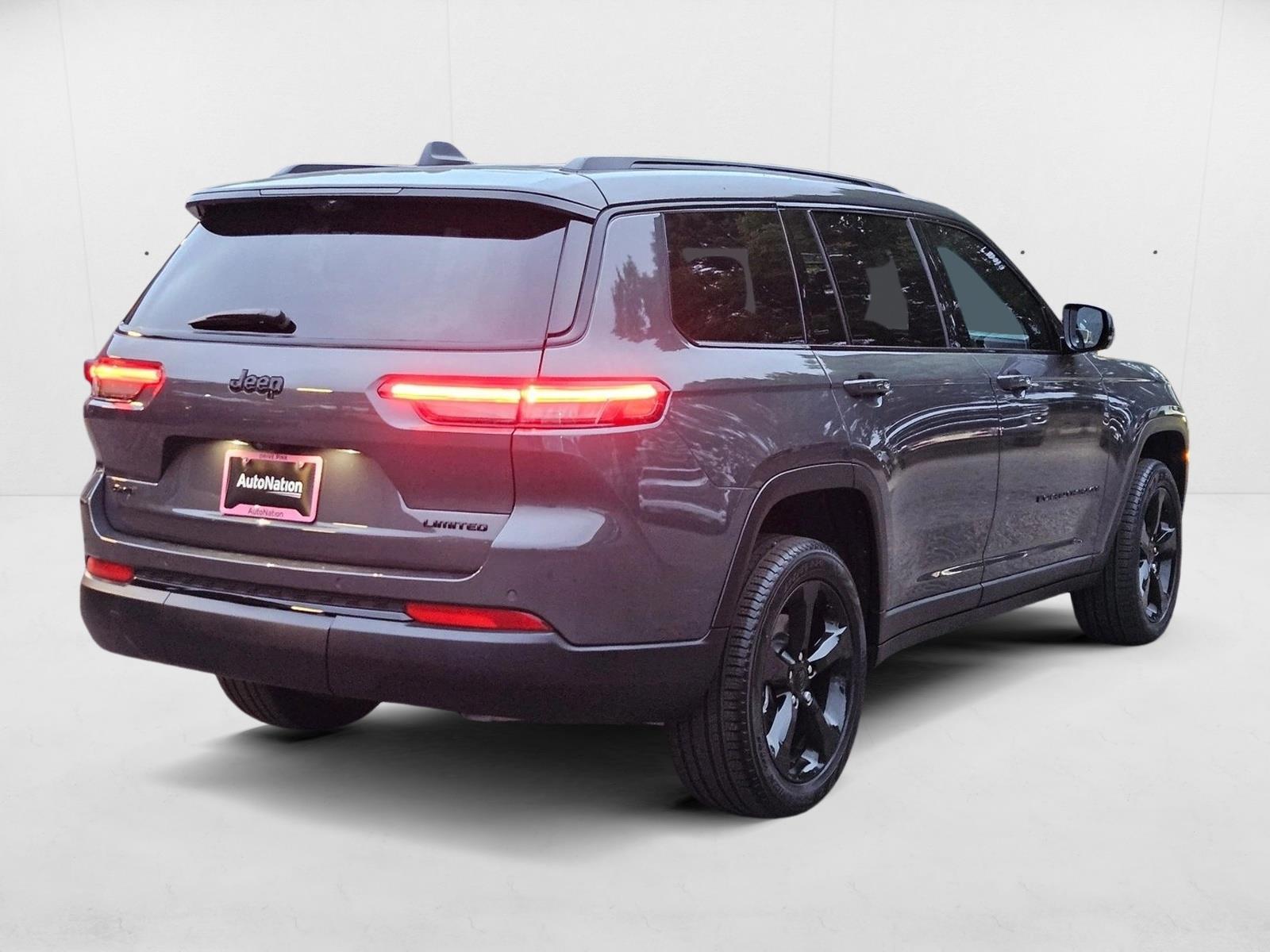 2025 Jeep Grand Cherokee Limited photo 2