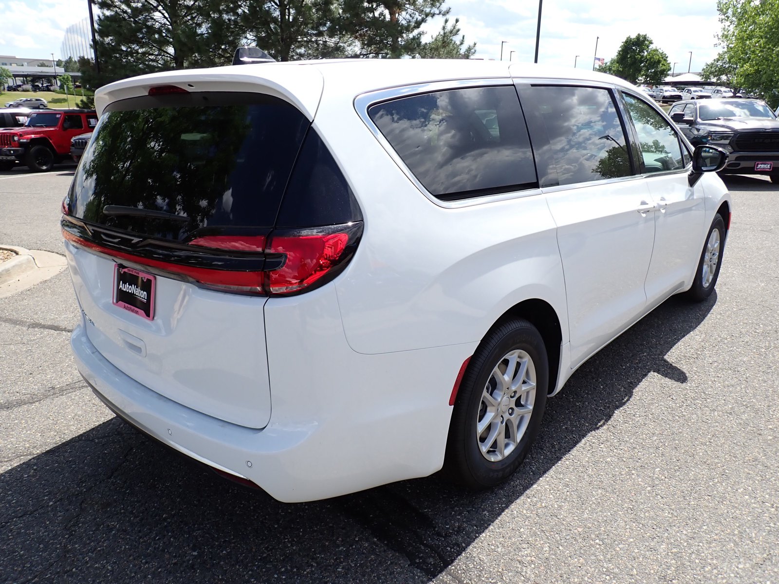 New 2027 Chrysler Pacifica Select Van Passenger Van