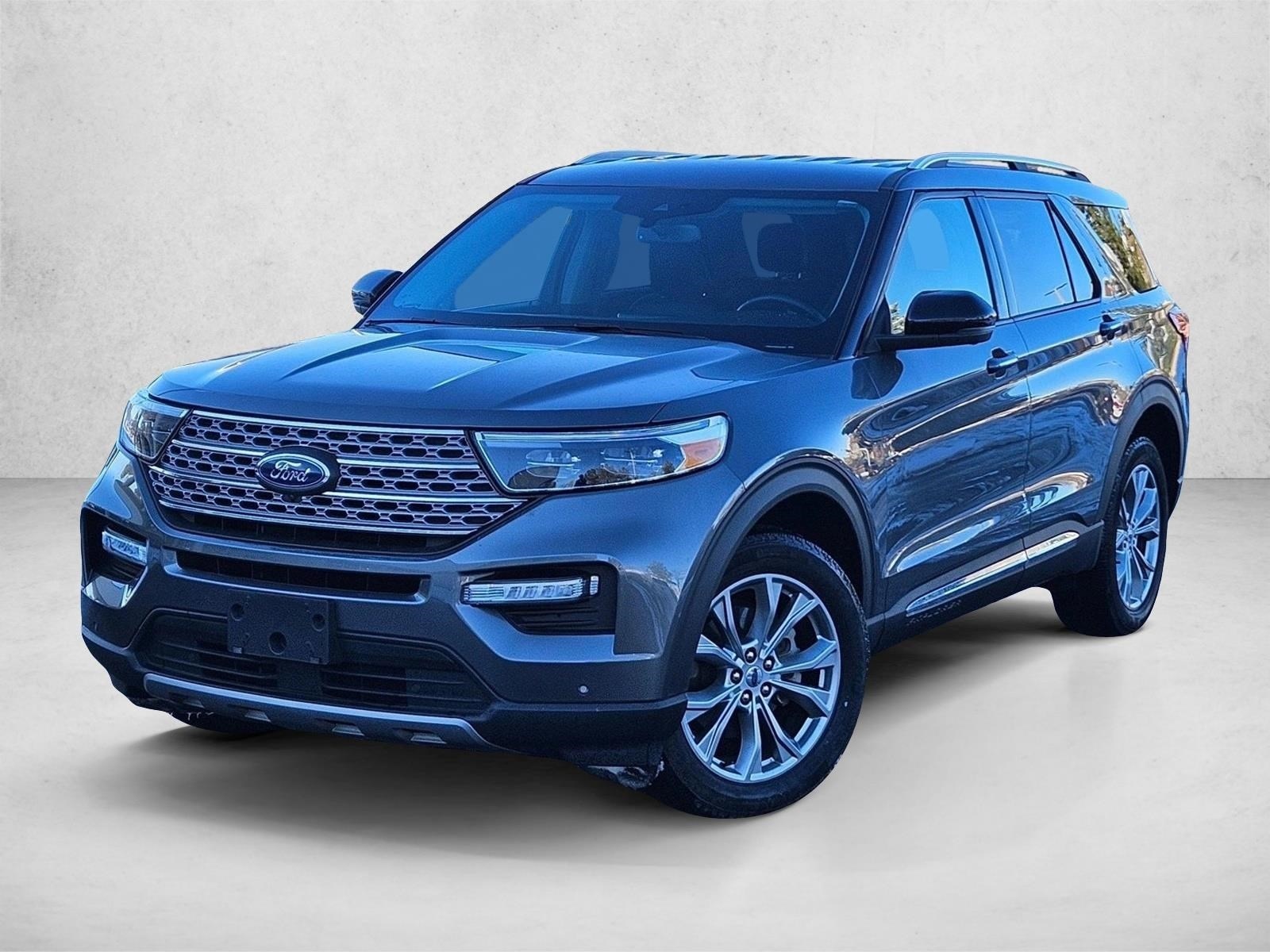 2023 Ford Explorer Limited's photo