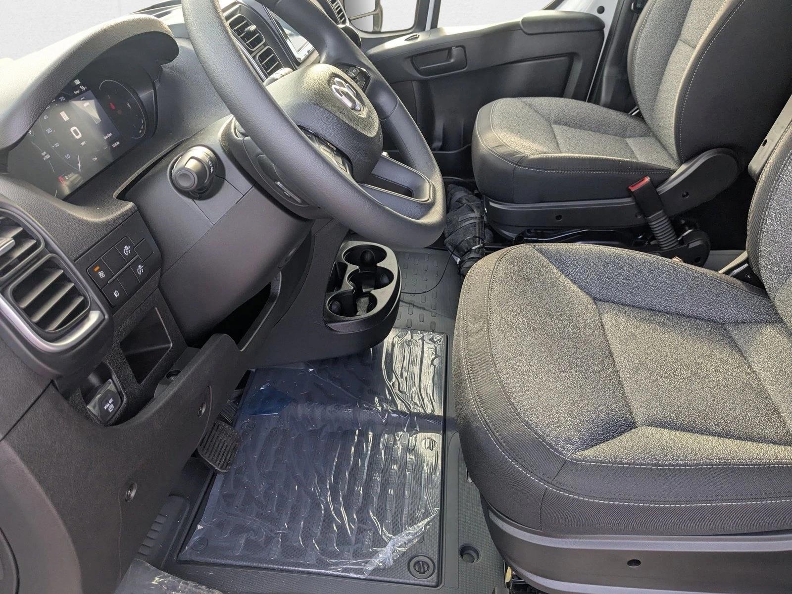 2025 Ram ProMaster 2500 photo 3