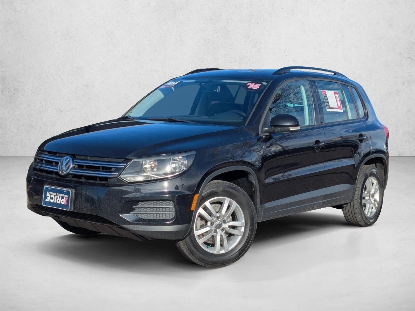 2016 Volkswagen Tiguan S's photo