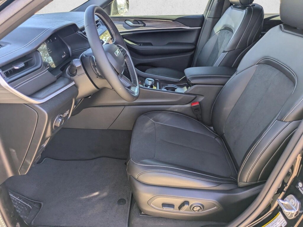 New 2026 Jeep Grand Cherokee Laredo Altitude SUV