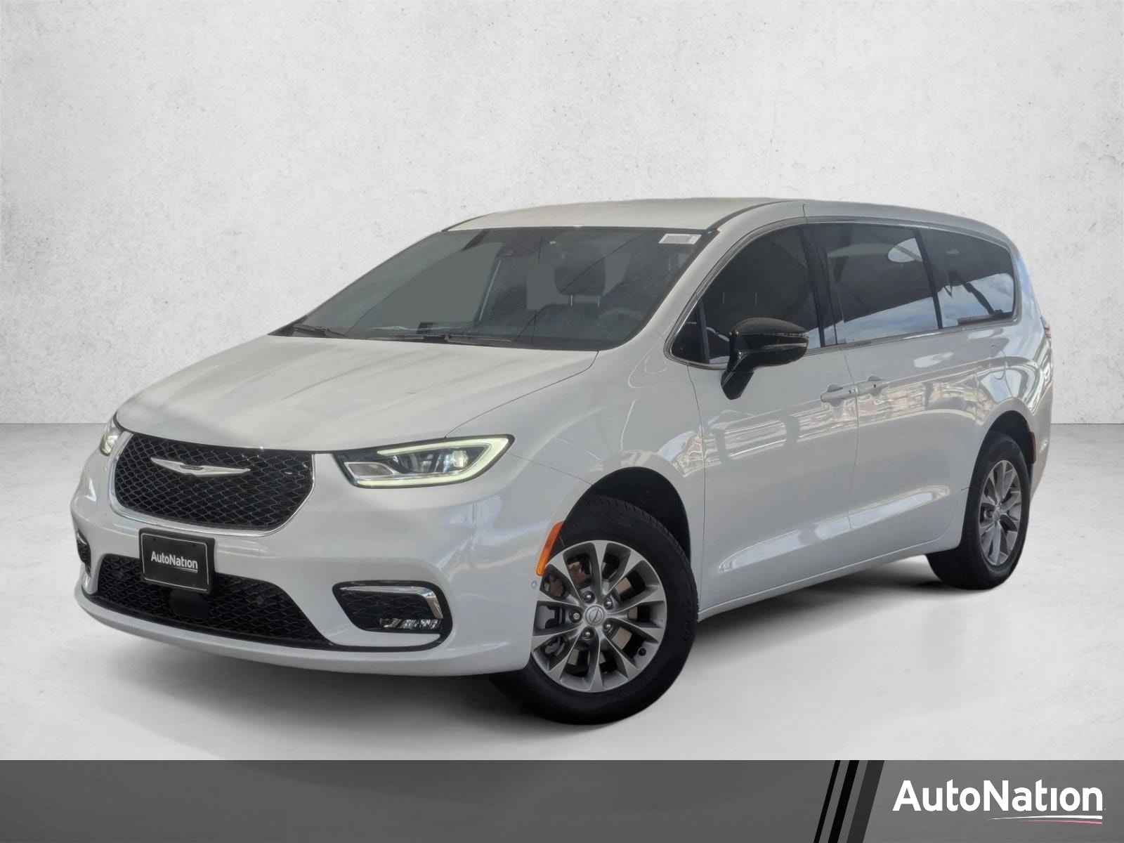 2026 Chrysler Pacifica Select AWD's photo