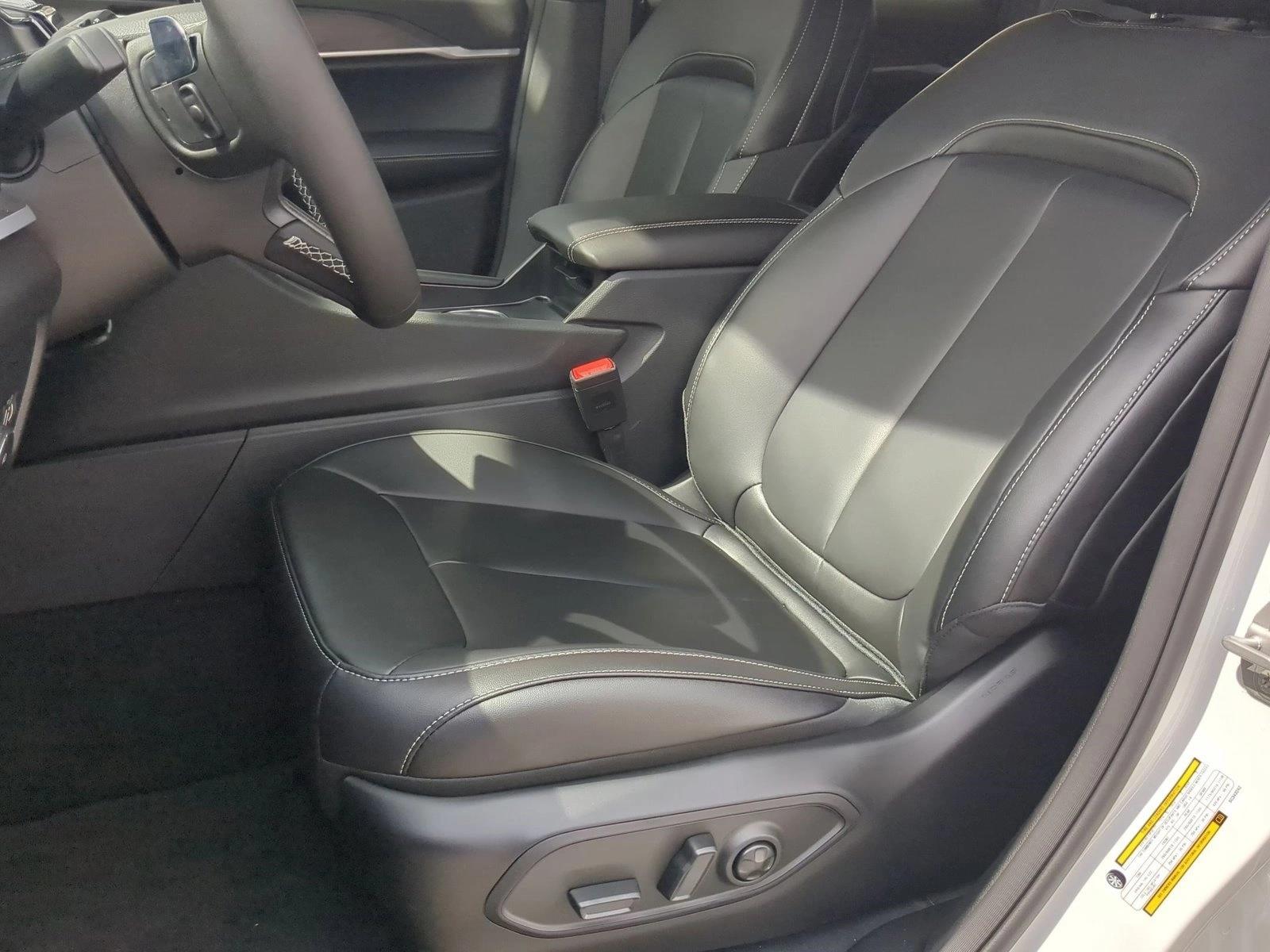 2025 Jeep Grand Cherokee Limited photo 3