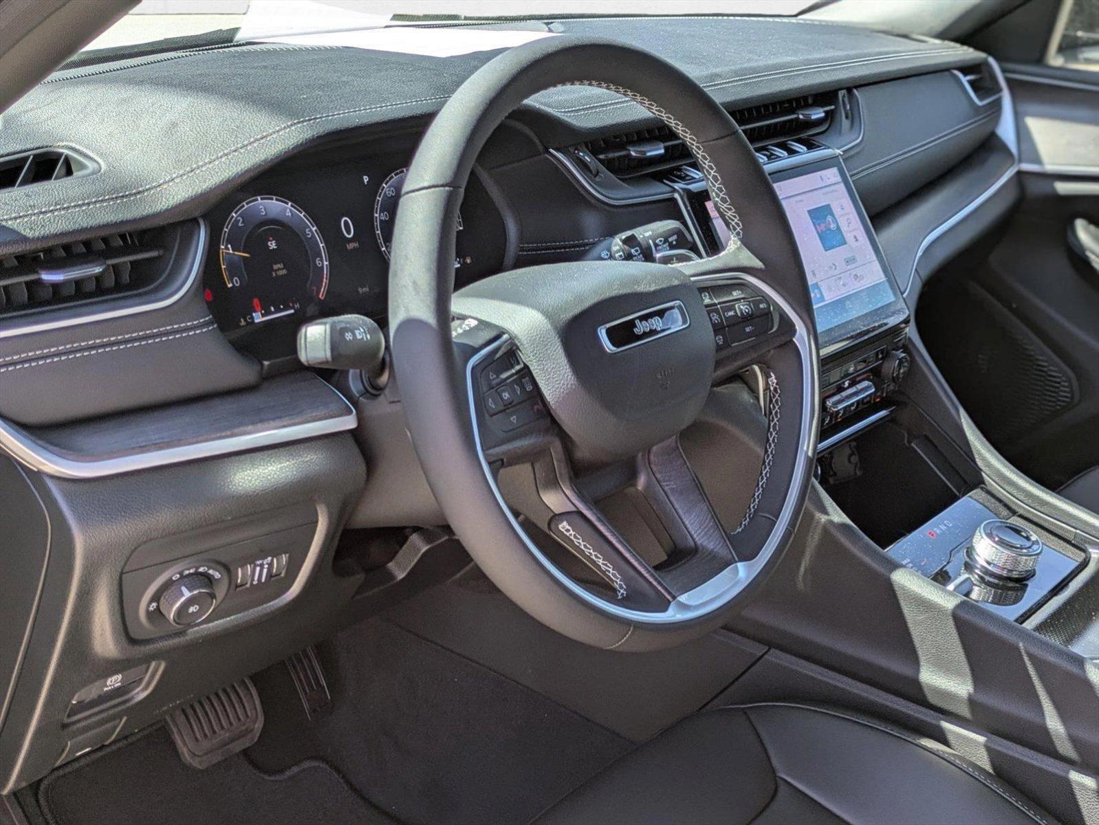 2025 Jeep Grand Cherokee Limited photo 3