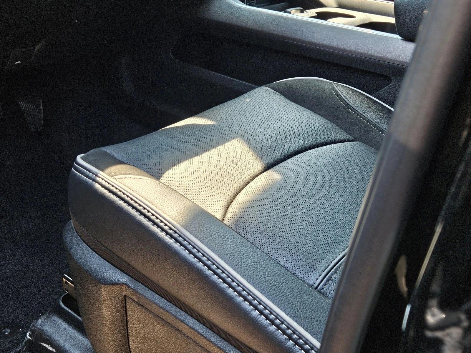 2025 Ram 3500 Laramie photo 4