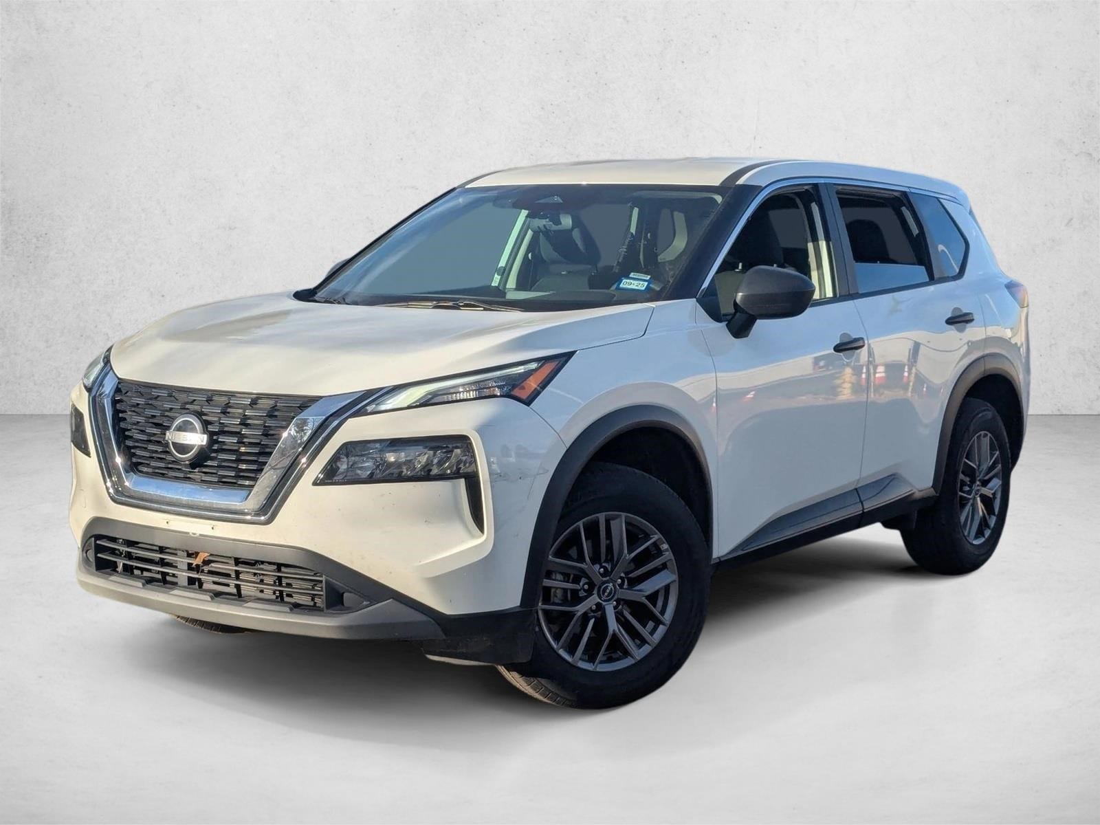 2023 Nissan Rogue S's photo