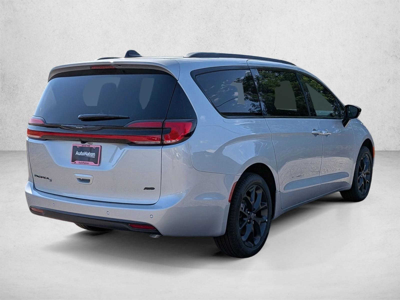 New 2026 Chrysler Pacifica Select Van Passenger Van