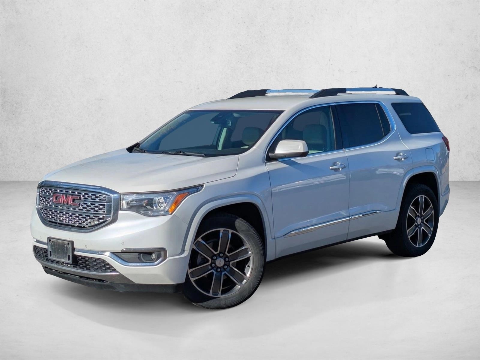 2017 GMC Acadia Denali's photo