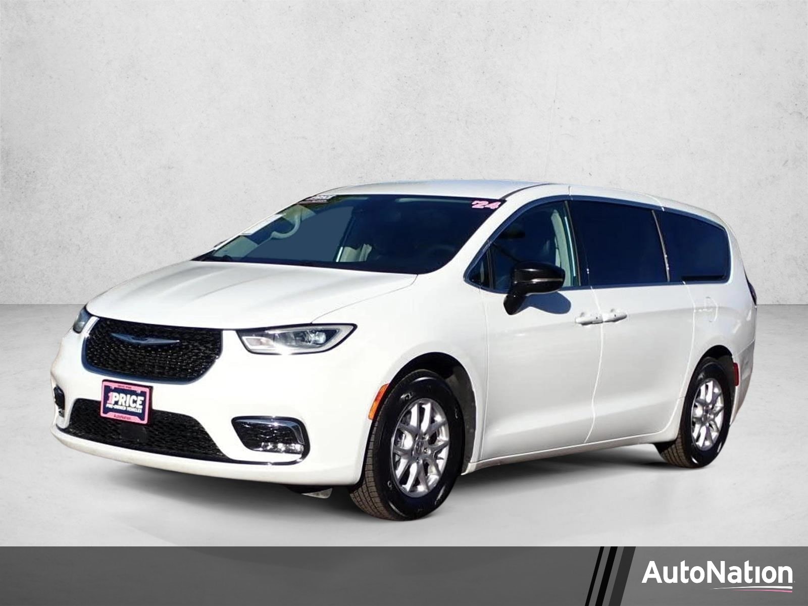 2024 Chrysler Pacifica Touring L's photo