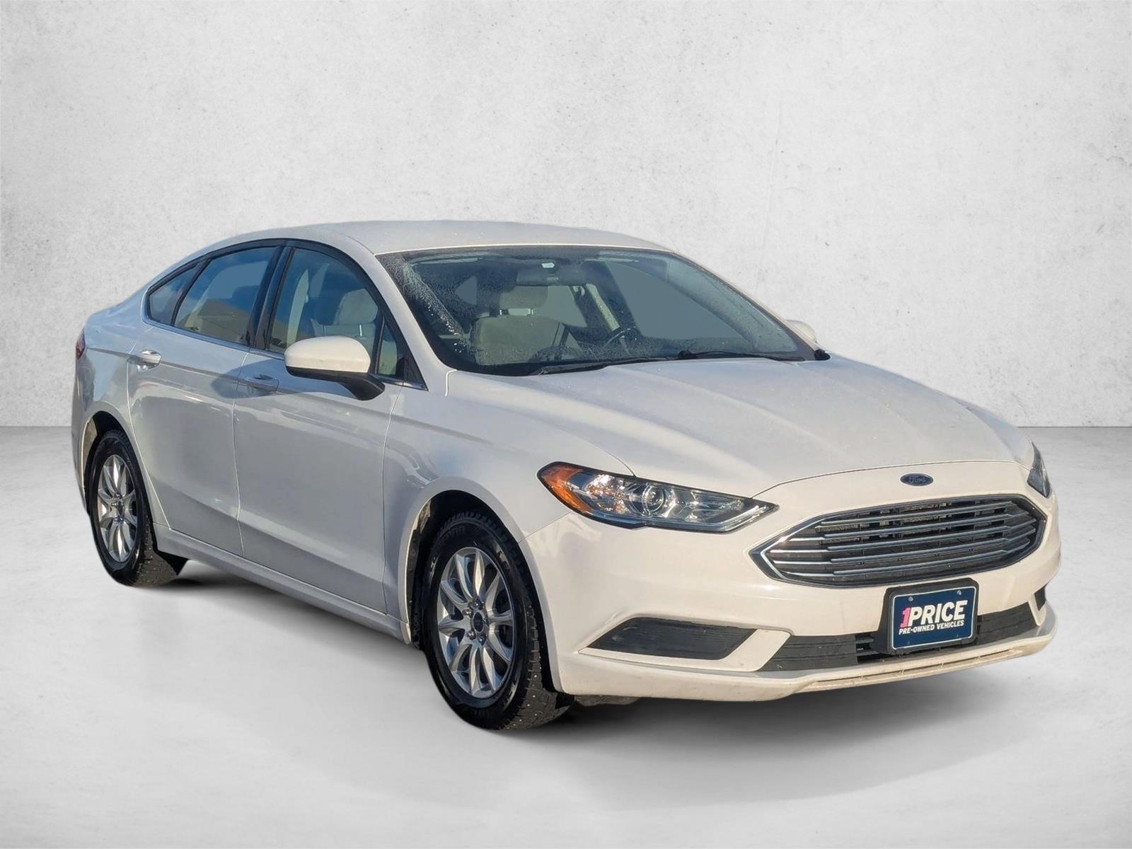2017 Ford Fusion S photo 3